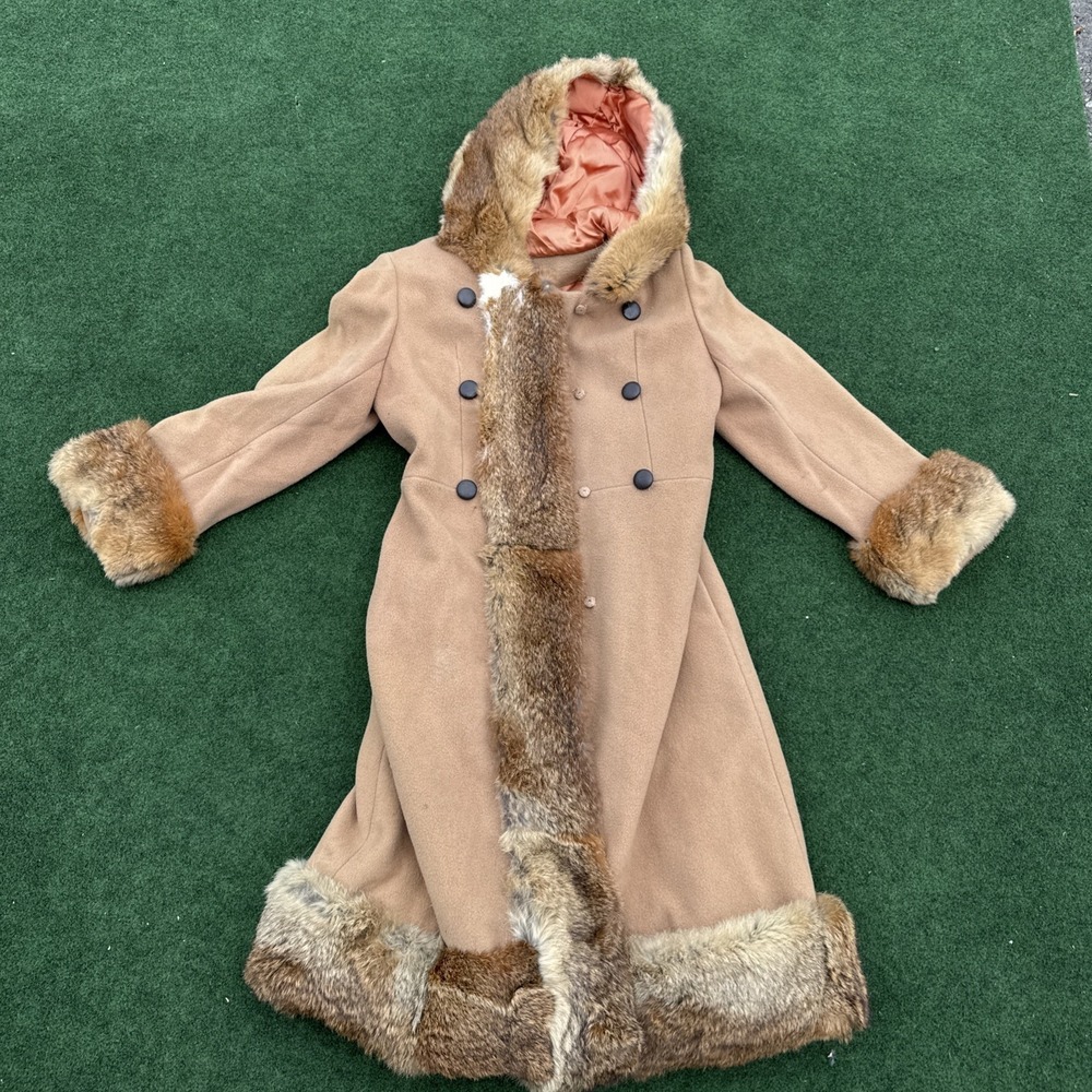 Vintage AUTHENTIC 1960s 1970s BEAUTIFUL UNION MADE FUR COAT REAL FUR VTG USA